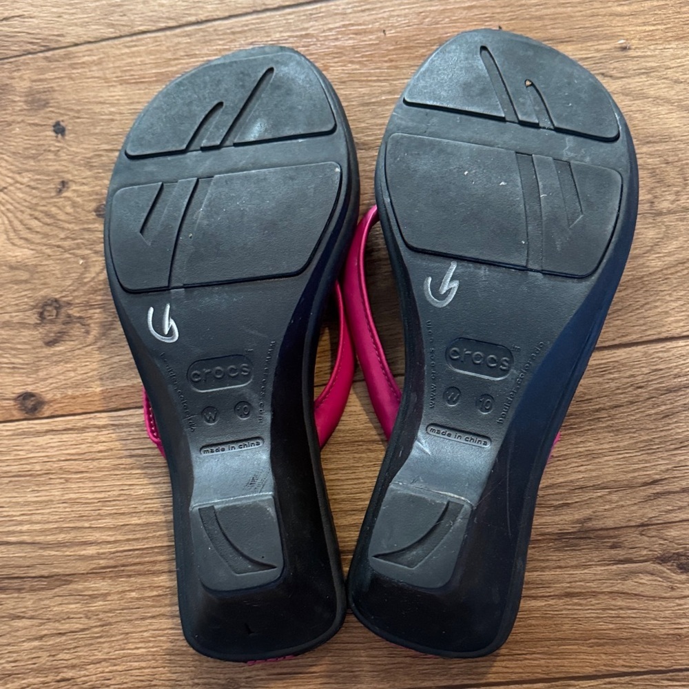 CROCS Pink Ribbed Sandals - Picture 3 of 3